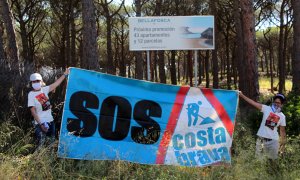 Manifestació a l'Hotel Bellafosca de Palamós el passat 23 de maig contra la destrucció del litoral gironí. SOS Costas Brava. SOS Costa Brava