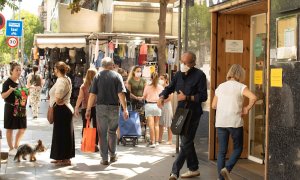 Una imatge de l'eix comercial de la Creu Coberta de Barcelona aquesta setmana. EFE / MARTA PÉREZ