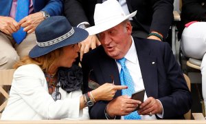 Juan Carlos I y la infanta Elena en Roland Garros, París. - REUTERS