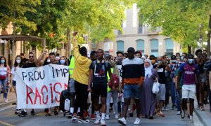 Capçalera de la manifestació de Manresa contra l'agressió racista dels Mossos. ACN / ESTEFANIA ESCOLÀ