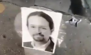 Captura de pantalla del vídeo en el que un hombre hace prácticas de tiro con imágenes de miembros del Gobierno.