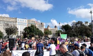 Imatge de la concentració a la Plaça de Catalunya (Barcelona) per exigir la regularització de les persones migrades a Catalunya. Imatge de SOS Racisme.