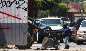 La Fiscalía General del occidental estado mexicano de Jalisco encontró al menos 75 bolsas con restos humanos en fosas halladas en los municipios de Zapopan y Tlaquepaque, informó este sábado el fiscal Gerardo Octavio Solís. EFE/ Francisco Guasco