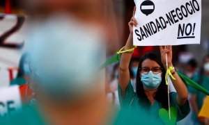 29/06/2020 - Concentración en la Puerta del Sol para exigir la protección de la sanidad pública. / REUTERS - SUSANA VERA