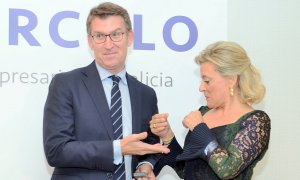 A la izquierda de la foto, el presidente de la Xunta de Galicia. A la derecha, Josefina Fernández, la consejera delegada de DomusVi España / Círculo Empresarios Galicia