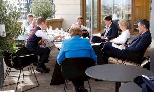 El presidente del Gobierno español, Pedro Sánchez, la Comisión Europea, Ursula von der Leyen, el primer ministro italiano, Giuseppe Conte, el presidente francés Emmanuel Macron y la canciller alemana Angela Merkel. EFE/ Twitter Pedro Sánchez