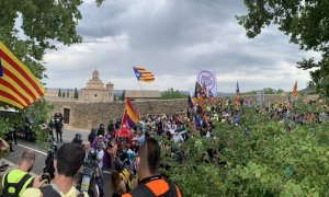 Marxa antimonàrquica a l'Espluga de Francolí que avança cap al monestir de Poblet contra la visita del rei Felip VI. @Endavant_BCamp