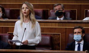 La portavoz del PP, Cayetana Alvárez de Toledo, durante su intervención en la sesión de control al Ejecutivo que este miércoles se celebra en el Congreso. EFE/Chema Moya