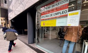 Un hombre entra a una Oficina de Empleo de Madrid. Eduardo Parra / Europa Press / Archivo