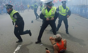 Policías durante los atentados de Boston. EFE