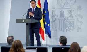 El presidente del Gobierno, Pedro Sánchez, durante su comparecencia en el Palacio de la Moncloa para hacer balance antes de las vacaciones. EFE/Chema Moya