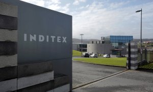 El logo de Inditex, en la entrada de la factoría de Zara en Arteixo (A Coruña), donde tiene la sede la multinacional textil gallega. REUTERS/Miguel Vidal