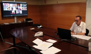 L'alcalde de Lleida, Miquel Pueyo, durant la reunió telemàtica amb altres alcaldes d'altres nou ciutats de l'Estat. SALVADOR MIRET / ACN