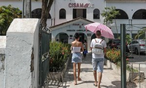 Vista de la fachada del Centro Integrado de Salud Amaury de Medeiros (CISAM) de Recife, una clínica materna pública de referencia en el país para procedimientos de interrupción de embarazo, en Recife (Brasil). EFE/Waldheim Montoya