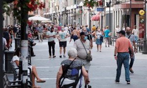 Calle mayor de Triana de Las Palmas de Gran Canaria, una de las vías comerciales más transitadas de la ciudad. EFE/Ángel Medina G./Archivo