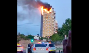 Incendio de un edificio en el barrio de Hortaleza de Madrid. / @Dr0pZom (TWITTER)