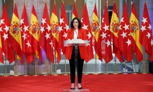 21/09/2020 - La presidenta de la Comunidad de Madrid, Isabel Díaz Ayuso, hace una declaración durante la rueda de prensa celebrada junto al jefe del Gobierno, Pedro Sánchez, tras la reunión. EFE/Emilio Naranjo