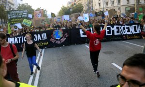 Capçalera de la manifestació convocada per Fridays for Future baixant el passeig de Gràcia de Barcelona el 27 de setembre de 2019. Laura Fíguls | ACN