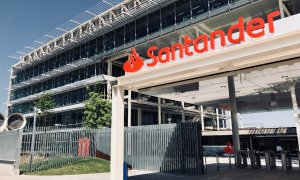 Uno de los edificios del Banco Santader en su Ciudad Financiera, en la localidad madrileña de Boadilla del Monte. E.P.