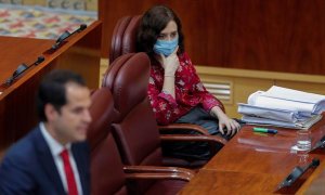 La presidenta Isabel Díaz Ayuso junto al vicepresidente Ignacio Aguado en sus escaños de la Asamblea de Madrid. EFE