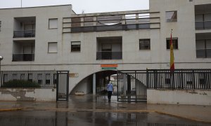 La Guardia Civil ha detenido a un total de diez varones, la mitad de ellos menores de edad, por su supuesta participación en una violación grupal a una menor de 14 años en la localidad valenciana de l'Olleria que se produjo el pasado sábado. En la imagen