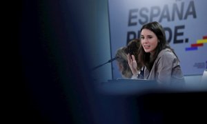 La ministra de Igualdad Irene Montero, durante la rueda de prensa posterior al Consejo de Ministros celebrada en el palacio de La Moncloa. EFE/JUAN CARLOS HIDALGO