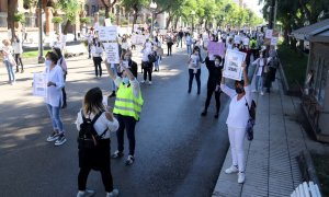 Manifestació a Tarragona de treballadors de centres d'estètica contra el tancament dels centres.