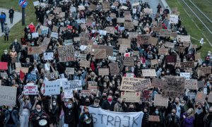 Protesta contra la imposición de nuevas restricciones a la ley del aborto, en Lodz.