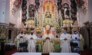 El obispo de Cádiz y Ceuta, Rafael Zornoza Boy, celebra una misa en la  Iglesia de Santo Domingo de la capital gaditana.