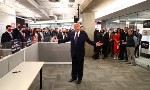 Trump visita la sede de su campaña presidencial en Arlington, Virginia. Después se dirigió a la Casa Blanca, desde donde siguió el escrutinio.