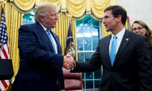 Donald Trump y Mark Esper