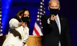 El presidente electo de EE.UU., Joe Biden (d) y la vicepresidenta electa, Kamala Harris (i), durante un discurso en Wilmington, el 7 de noviembre de 2020.