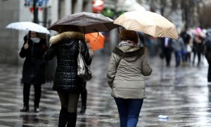 Personas con paraguas un día de lluvia.