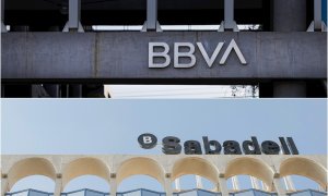 Los logos de BBVA y Banco Sabadell, en sus respectivas sedes en la zona norte de Madrid y en Alicante.