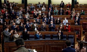 03/12/2020.- La ministra de Hacienda, María Jesús Montero, aplaudida en el Congreso este jueves en el que la Cámara Baja ha aprobado con amplia mayoría el proyecto de Ley de Presupuestos Generales del Estado de 2021 tras conseguir el apoyo de 11 partidos