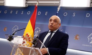 15/12/2020.- El portavoz adjunto del Partido Socialista en la Junta de Portavoces, Rafael Simancas, tras asistir a la reunión de la Junta de Portavoces, este martes, en el Congreso de los Diputados. EFE/Mariscal