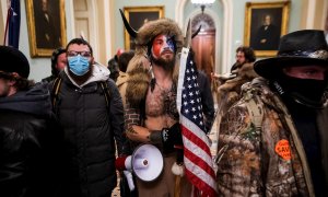 Manifestantes en el interior del Capitolio