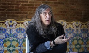 Gerard Quintana durant l'entrevista realitzada a la seva casa de Barcelona.