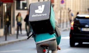 Un trabajador de Deliveroo.