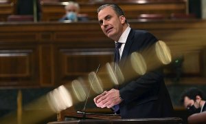 28/01/2021.- El secretario general de Vox, Javier Ortega Smith, interviene durante el pleno extraordinario celebrado este jueves en el Congreso de los Diputados en el que se debaten las enmiendas a la proposición de ley sobre el Consejo General del Poder