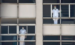 Médicos en el Complejo Hospitalario Universitario A Coruña (CHUAC).