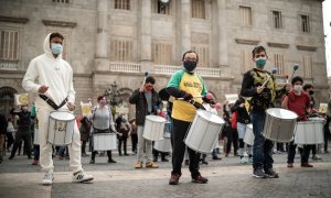 Imatge de la concentració a la plaça Sant Jaume per demanar la reobertura del lleure divers d'aquest dissabte.