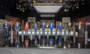 Foto de grup dels nou candidats a la presidència de la Generalitat moments abans de l'inici del debat electoral del 14-F a TV3.