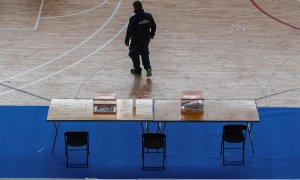 Una mesa electoral de Catalunya, preparada para las elecciones.