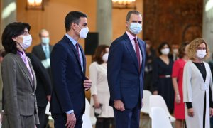 10/11/2020.- El presidente del Gobierno, Pedro Sánchez ; el rey Felipe VI; y las presidentas del Congreso, Meritxell Batet, y del Senado, Pilar Llop, durante el acto de conmemoración del 75 aniversario de la entrada en vigor de la carta de las Naciones Un