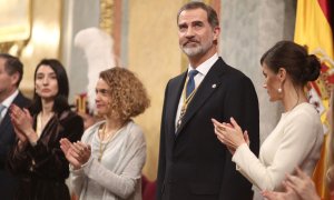 03/02/2020.- La presidenta del Senado, Pilar Llop; la presidenta del Congreso, Meritxell Batet; el rey Felipe VI; y la Reina Letizia, aplauden en el Congreso de los Diputados durante la Solemne Sesión de Apertura de la XIV Legislatura. Eduardo Parra / Eur