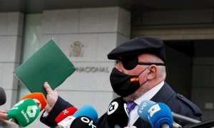 El ex comisario José Manuel Villarejo atiende a los medios a su salida este jueves de la Audiencia Nacional este jueves 4 de marzo de 2021.