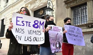 04/03/2021. Imagen recurso del Sindicato de Estudiantes Libres y Combativas criticando la decisión del delegado del Gobierno, en Madrid. - EFE