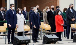 04/03/2021.- El presidente del Gobierno, Pedro Sánchez (i), junto con el ministro de Interior, Fernando Grande-Marlaska (c) y la ministra de Defensa, Margarita Robles (d) asisten junto con otras autoridades al acto en el que se destruirán varios centenare