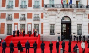 La presidenta de la Comunidad de Madrid, Isabel Díaz Ayuso, y el alcalde de Madrid, José Luis Martínez-Almeida, participan en el acto en recuerdo a las víctimas de los atentados terroristas del 11 de marzo de 2004.